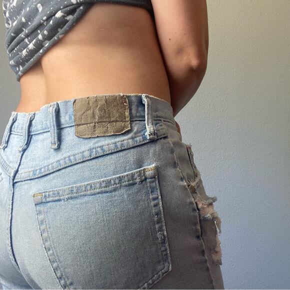 Vintage Wranglers Distressed Thrashed High Waisted Baggy Jean Shorts Size 34 - Picture 4 of 9